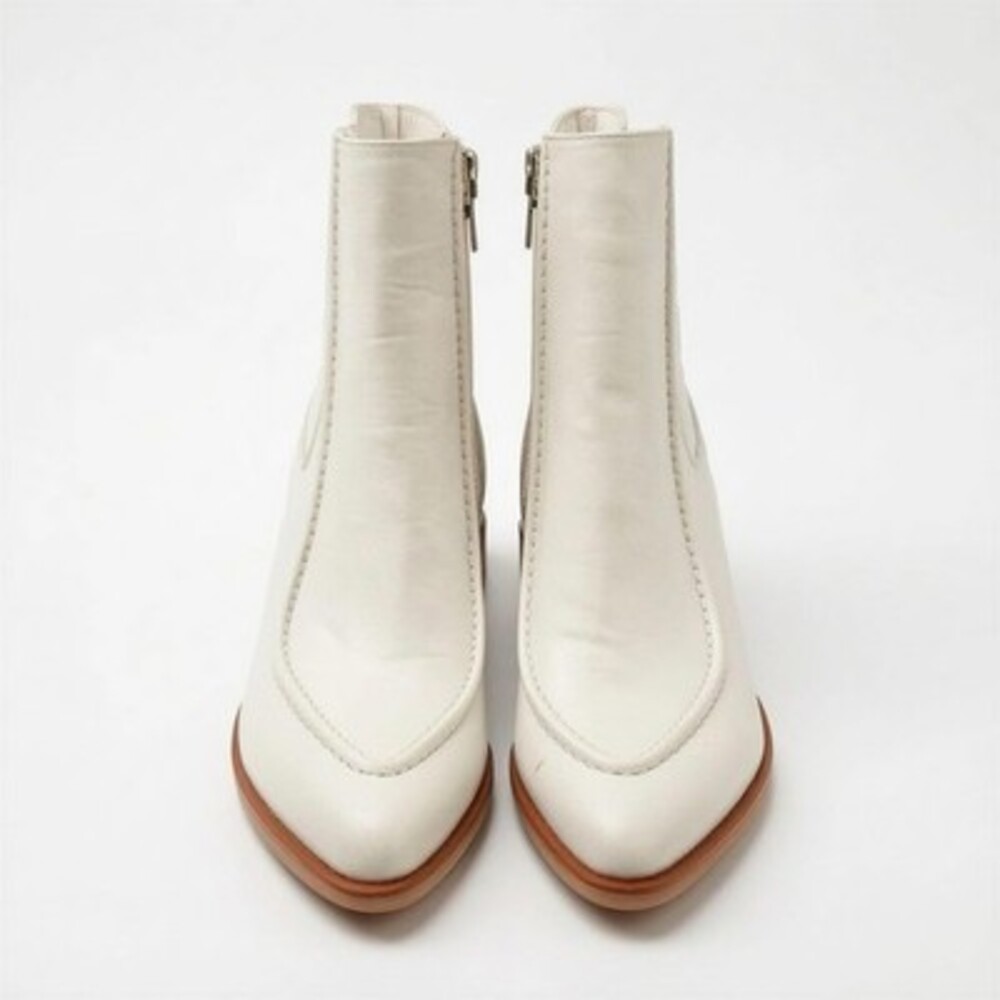 Pierre Dumas Canny Ankle Bootie White Side Zip Size  9 Chelsea Western